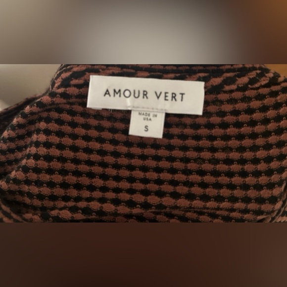 Amour Vert Colombe Scallop Knit Dress - Picture 9 of 9